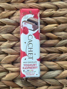 Батончик Cachet Milk Chocolate Yoghurt Raspberry 40 г 00252 фото