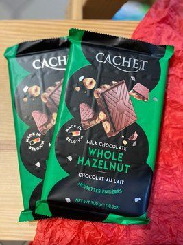 Шоколад Cachet Молочный с цельным фундуком 300 г 00258 фото